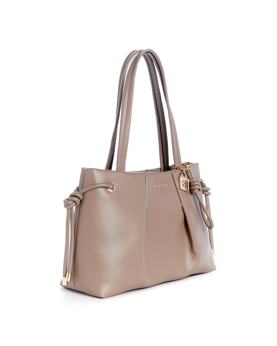 Devět West Elin Nakupující