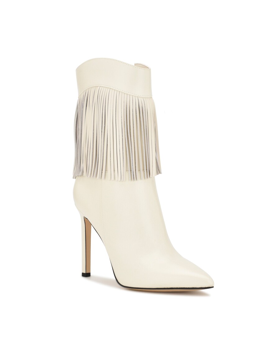 Nine West пробва ботуши с ресни на ток