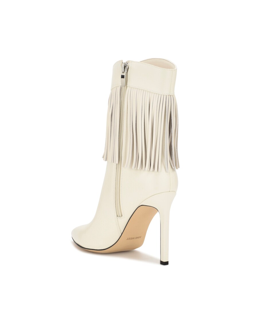 Nine West пробва ботуши с ресни на ток