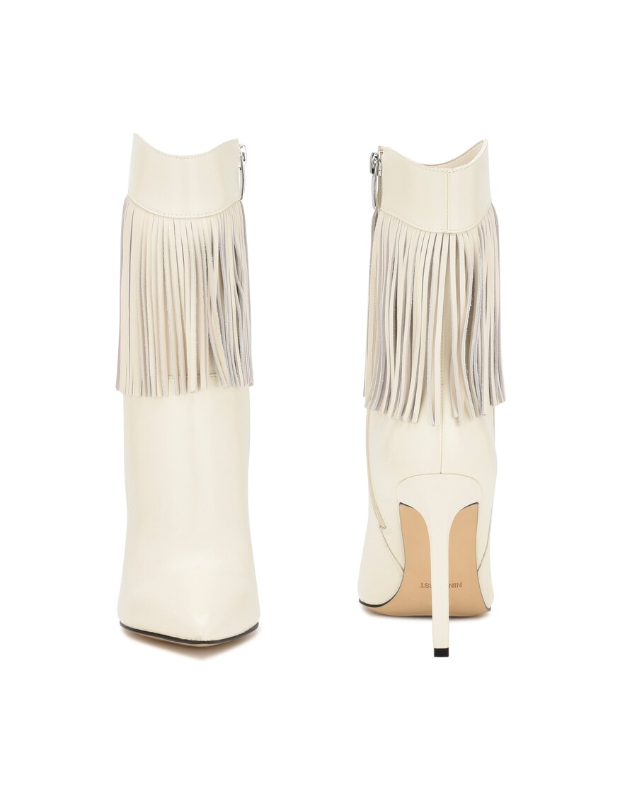 Nine West пробва ботуши с ресни на ток