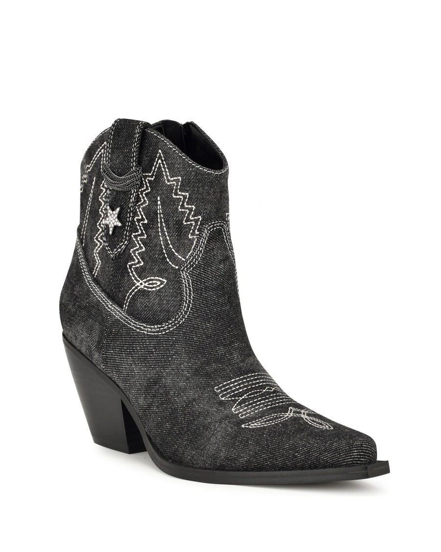 Devyni Vakariniai Vakariniai Bateliai