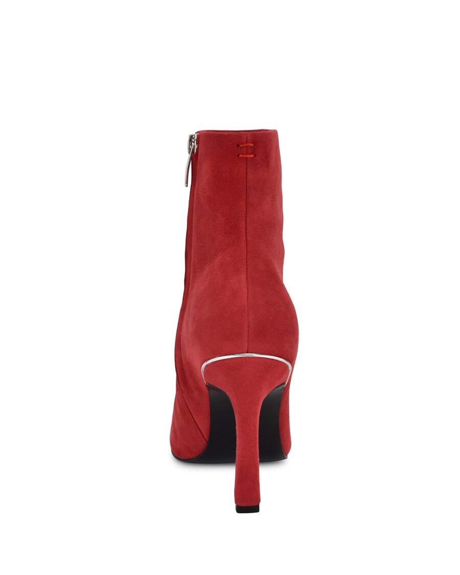 نه بوت ساق پا لباس وست بی