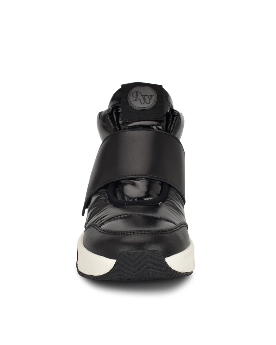 Deväť Topánok Zo Západu