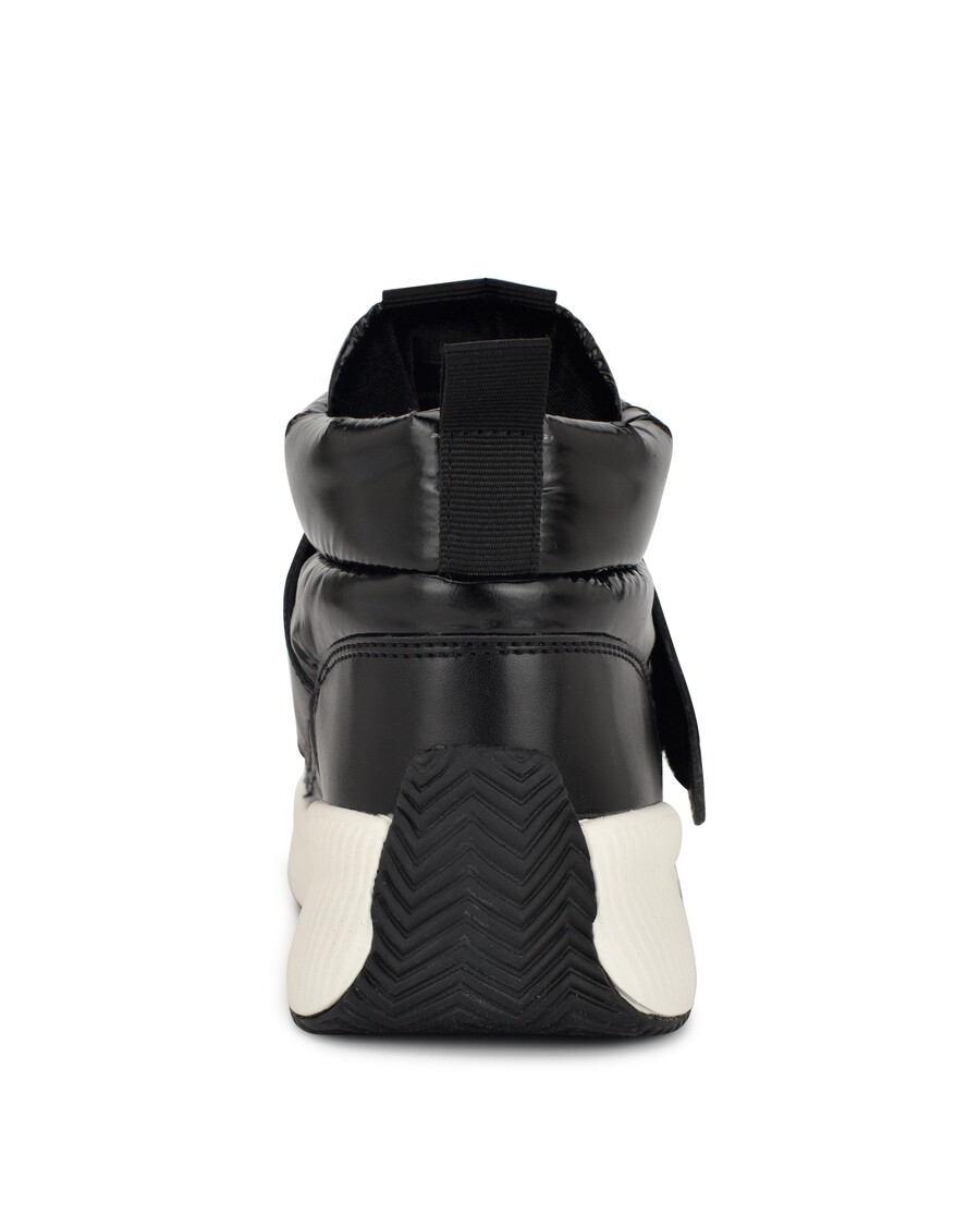 Deväť Topánok Zo Západu