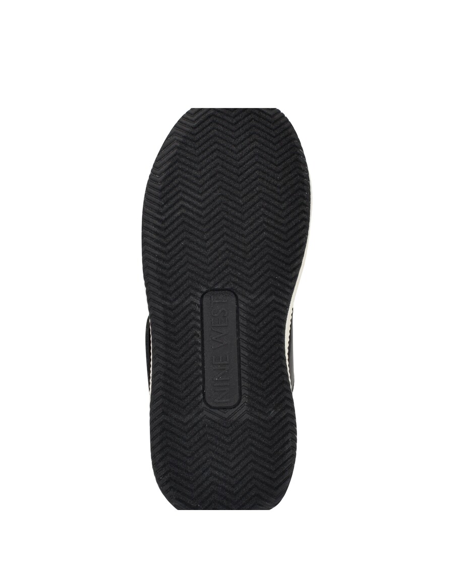 Deväť Topánok Zo Západu