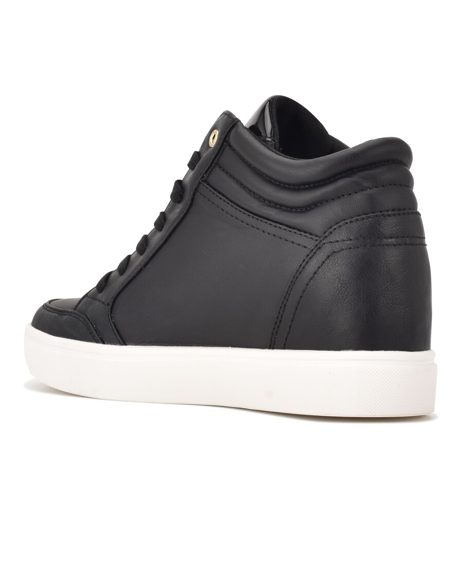 высокие кроссовки на скрытой танкетке девяти западных тонн