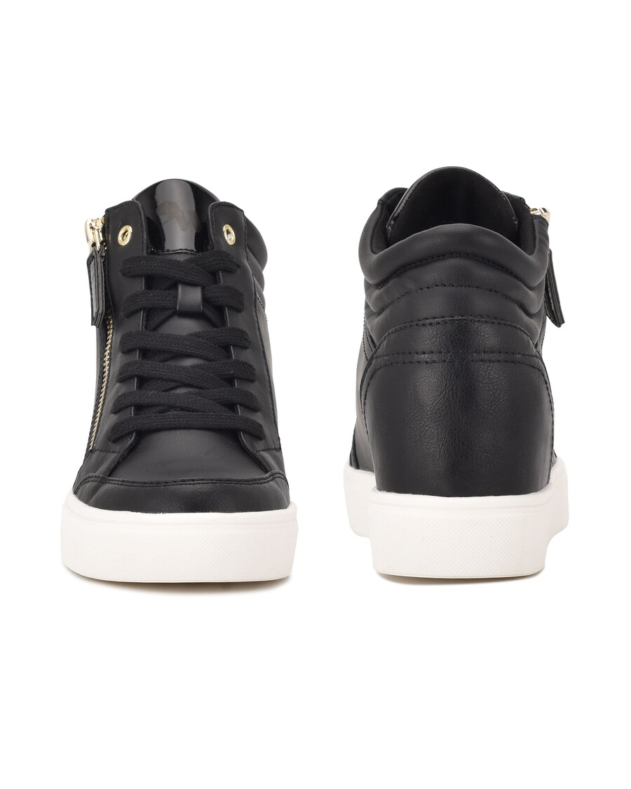 высокие кроссовки на скрытой танкетке девяти западных тонн