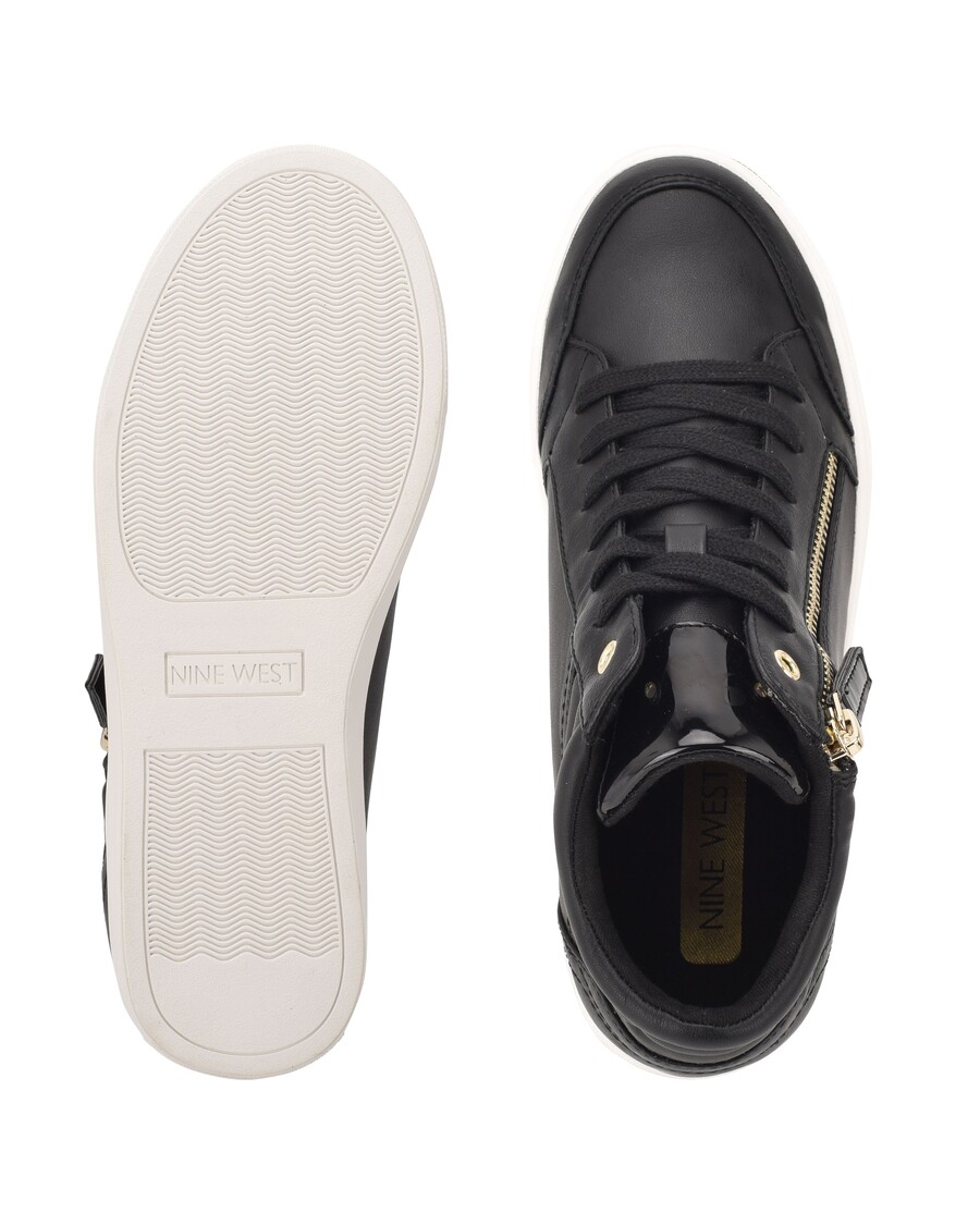 высокие кроссовки на скрытой танкетке девяти западных тонн