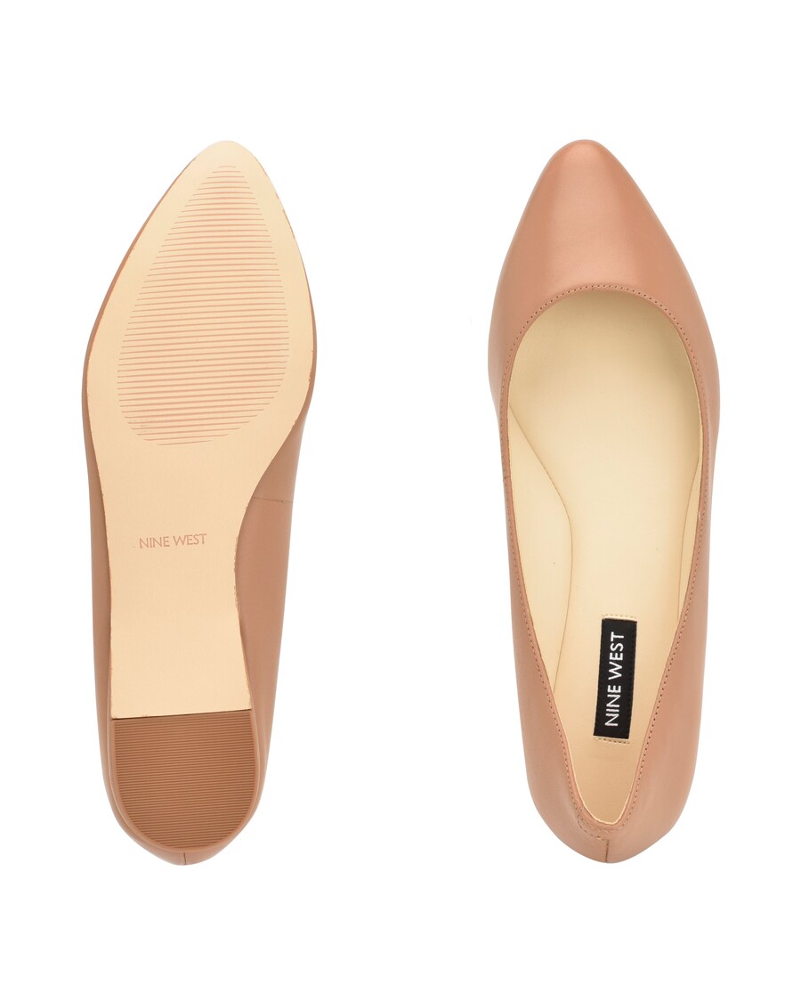 Deväť Mandľových Paličiek Na Západe