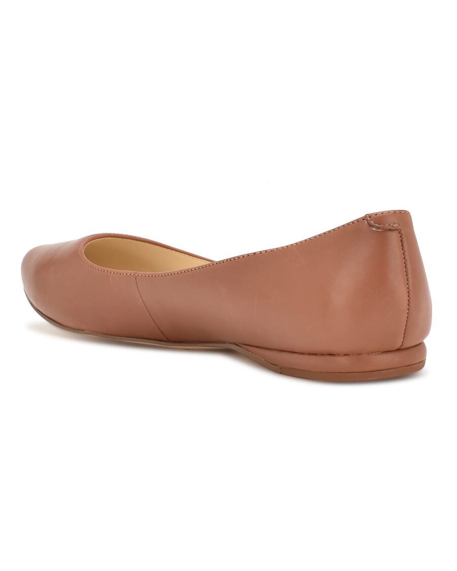 Deväť Mandľových Paličiek Na Západe