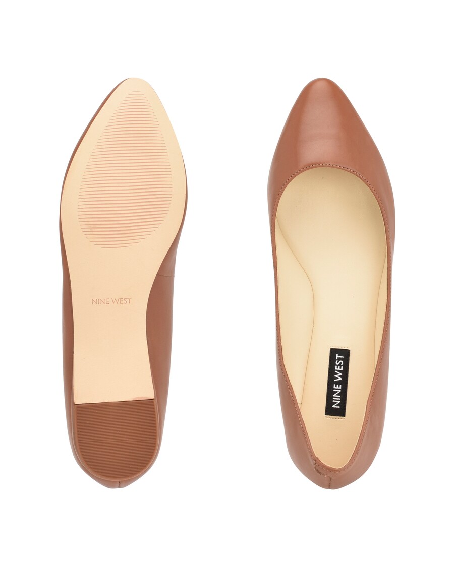 Deväť Mandľových Paličiek Na Západe