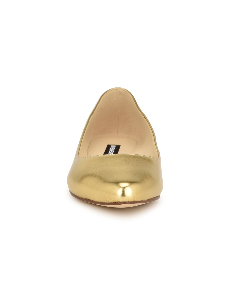 תשע משטחי אצבעות שקדים