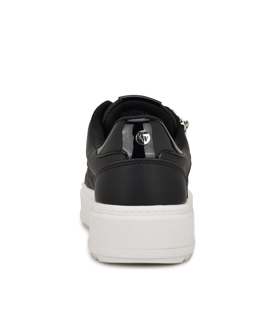 حذاء رياضي من ناين ويست دوله برباط