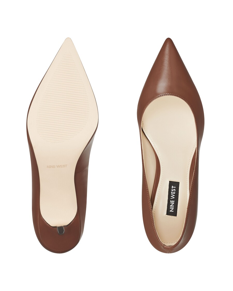 девет West Arlene помпи с остри пръсти