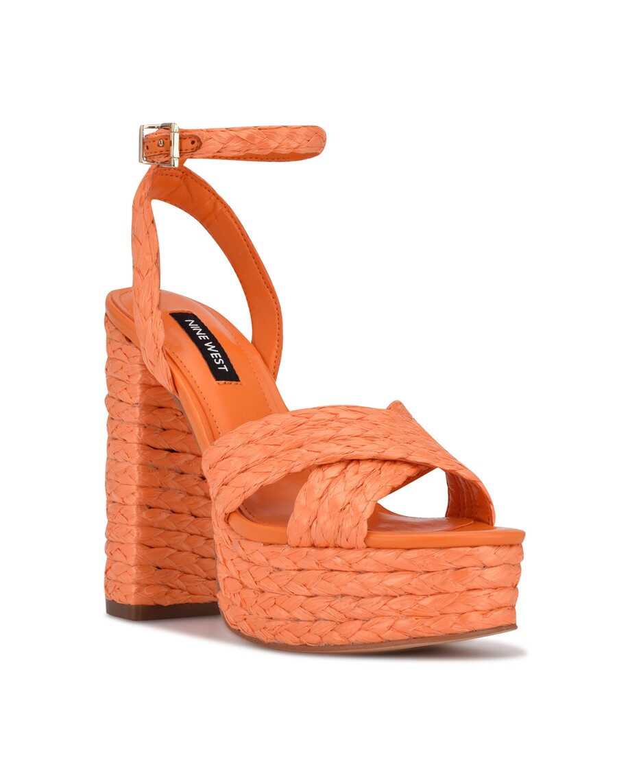 صندل ذو نعل فعلي من ناين ويست هادين