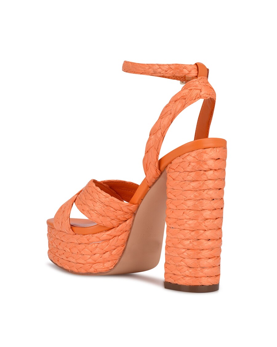 صندل ذو نعل فعلي من ناين ويست هادين