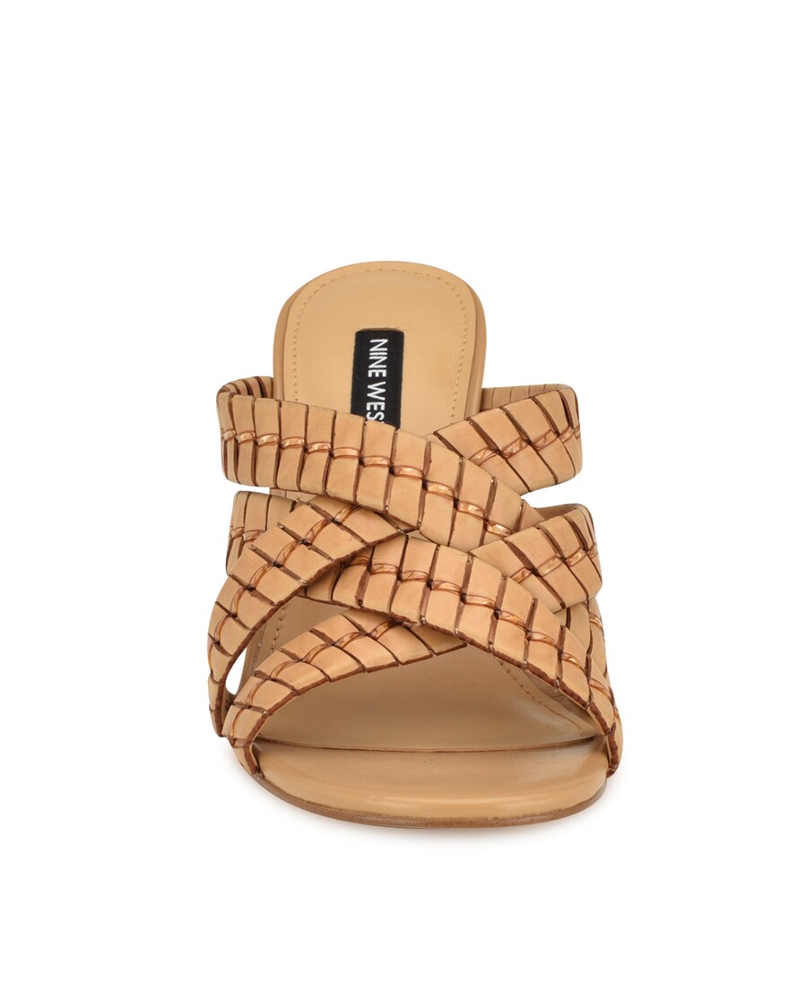 Deväť Západných Remienkových Sandálov S Podpätkom