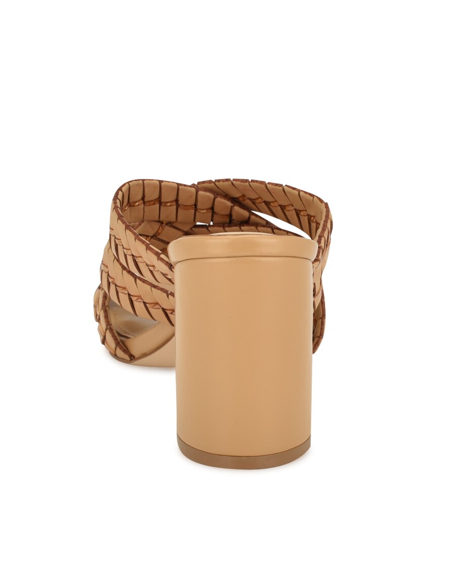 Deväť Západných Remienkových Sandálov S Podpätkom