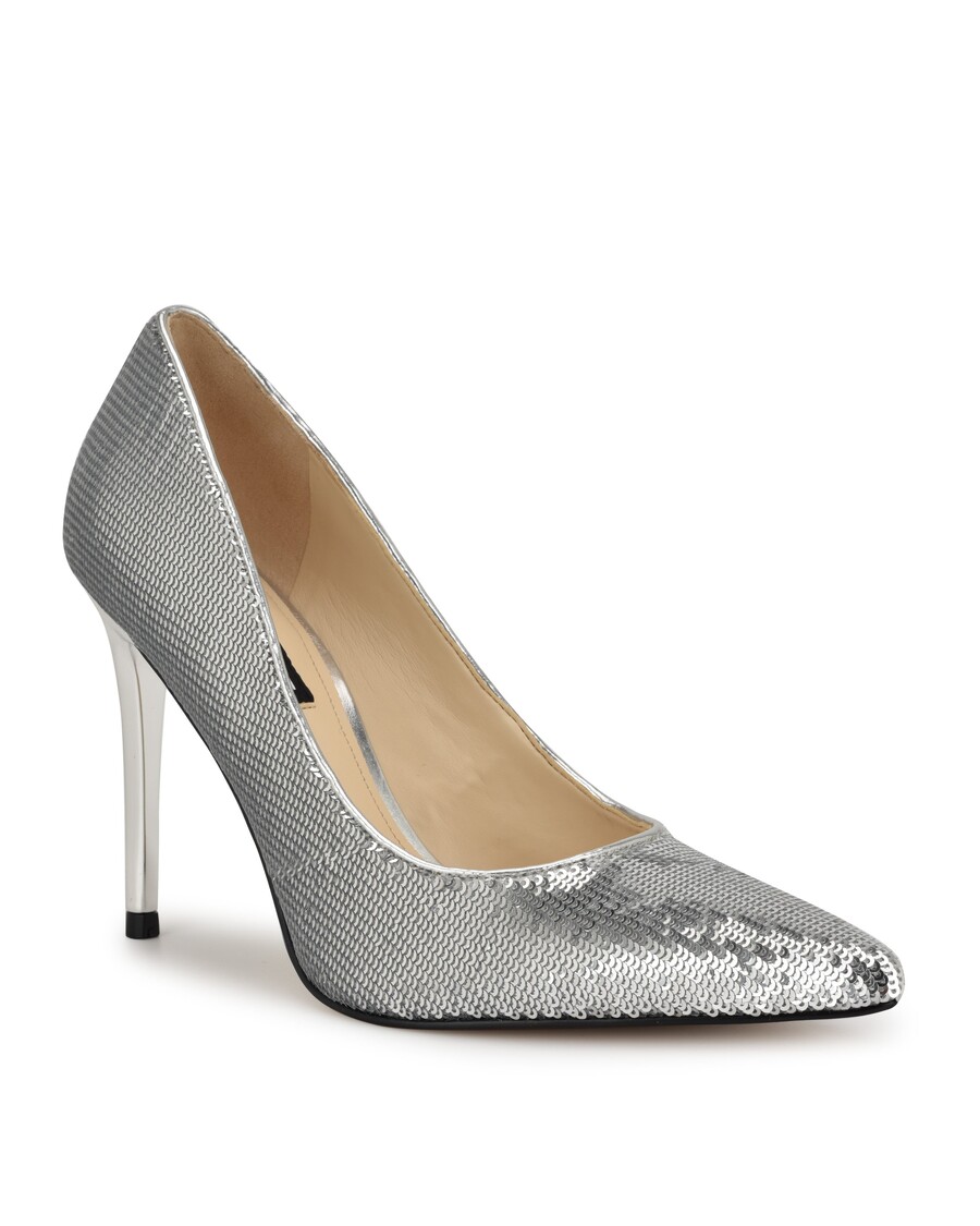 תשע משאבות מערביות טריות מחודדות