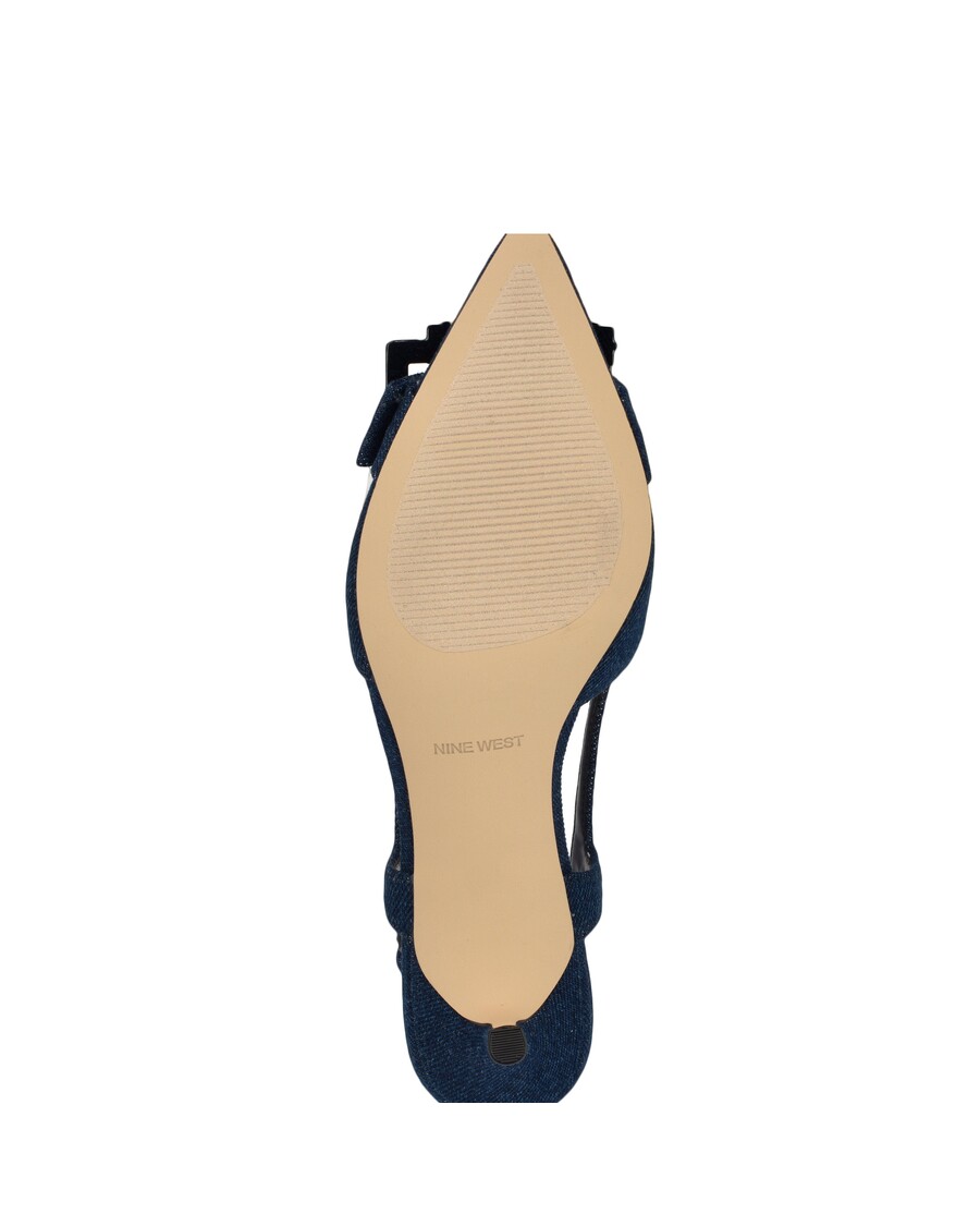 девет западни панталони с остри пръсти