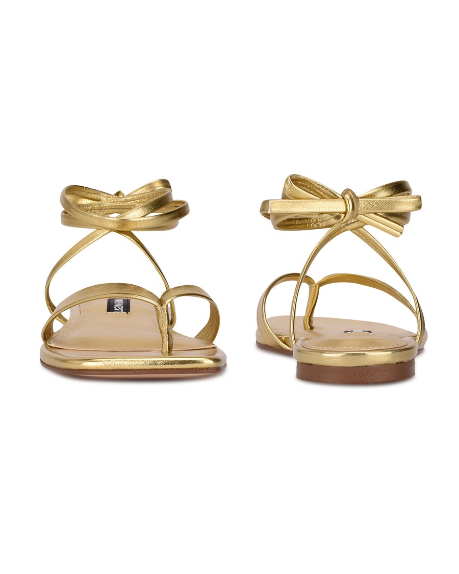 סנדלים סוללים לעטוף את הקרק של חדשות תשע מערב