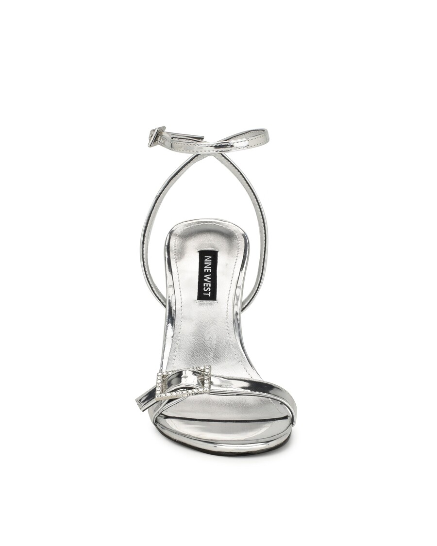 Devynios Vakarų Moros Suknelės Basutės