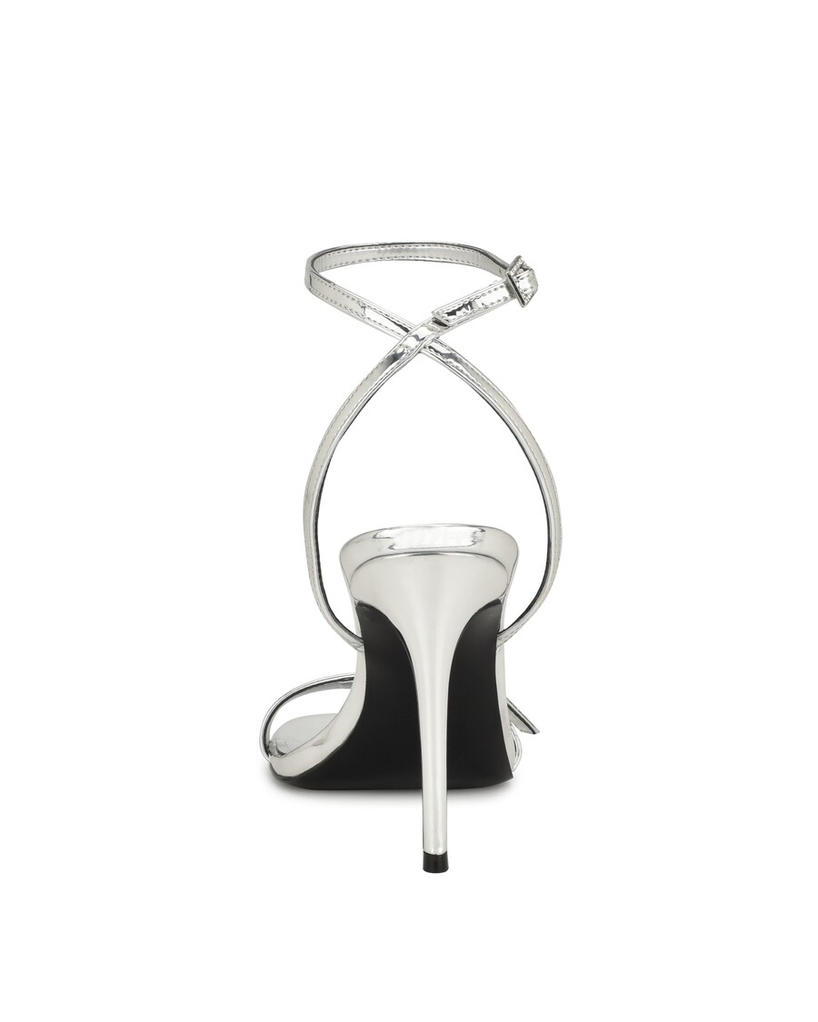 Devynios Vakarų Moros Suknelės Basutės