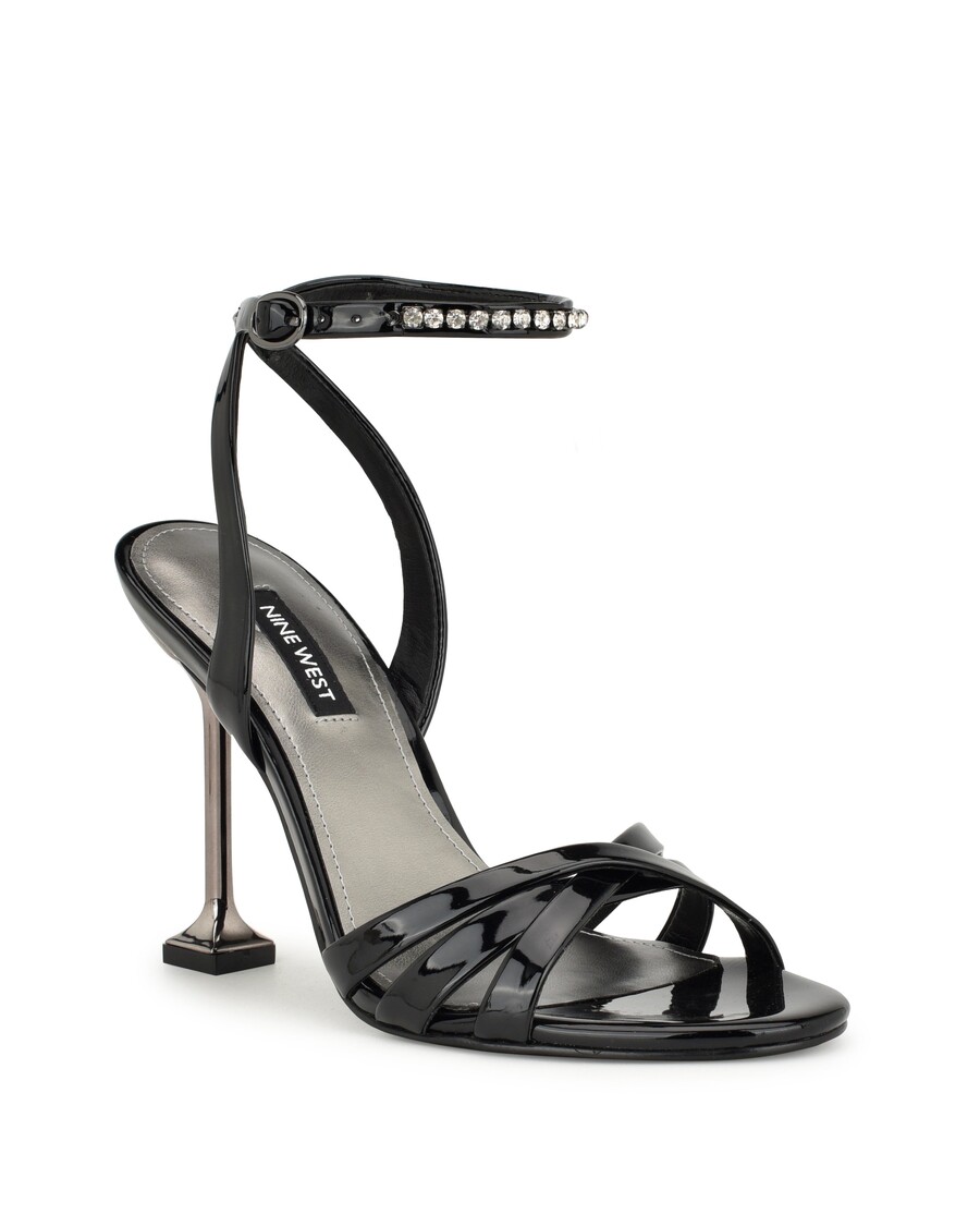 Deviņas Rietumu Noras Kleitas Sandales