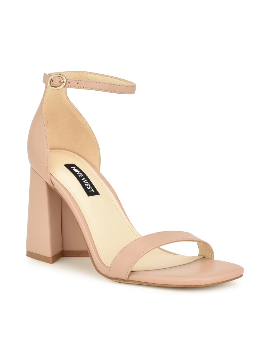 صندل بحزام كاحل من ناين ويست إيليا