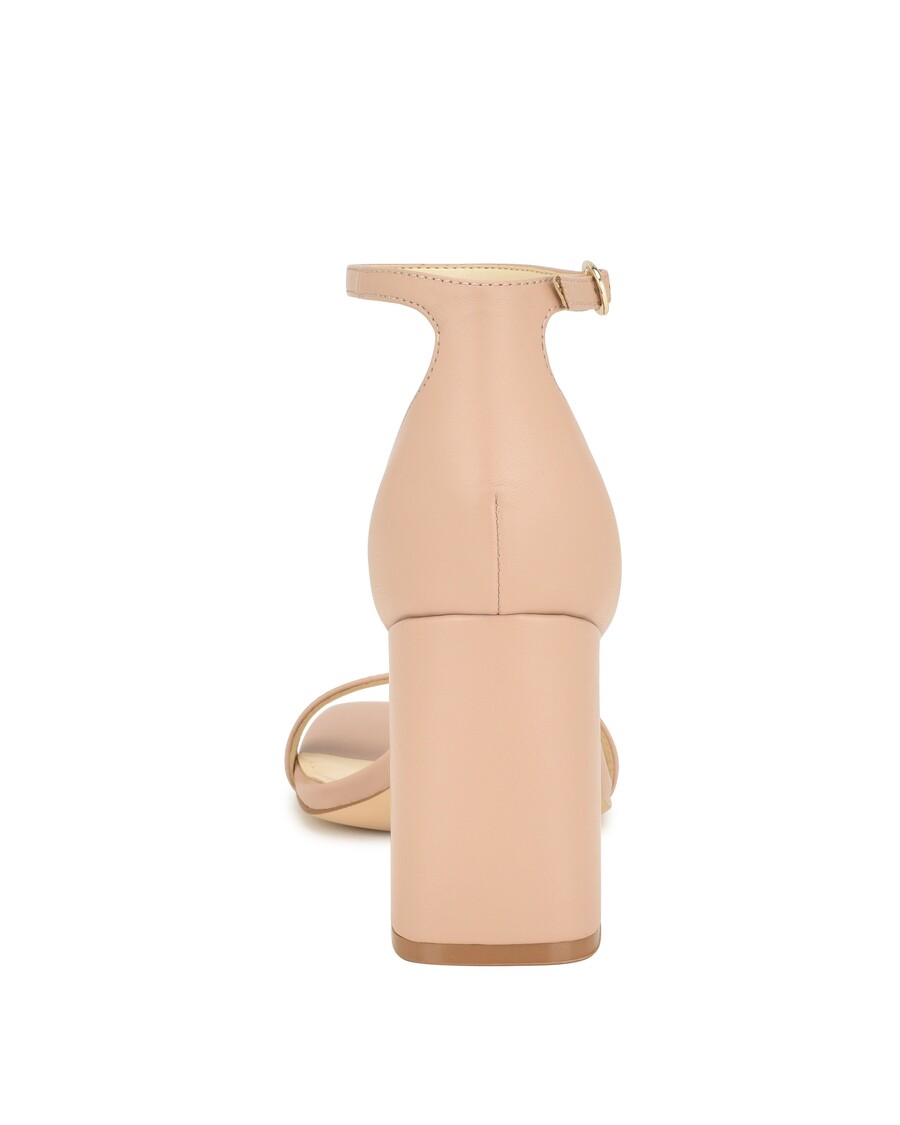 صندل بحزام كاحل من ناين ويست إيليا