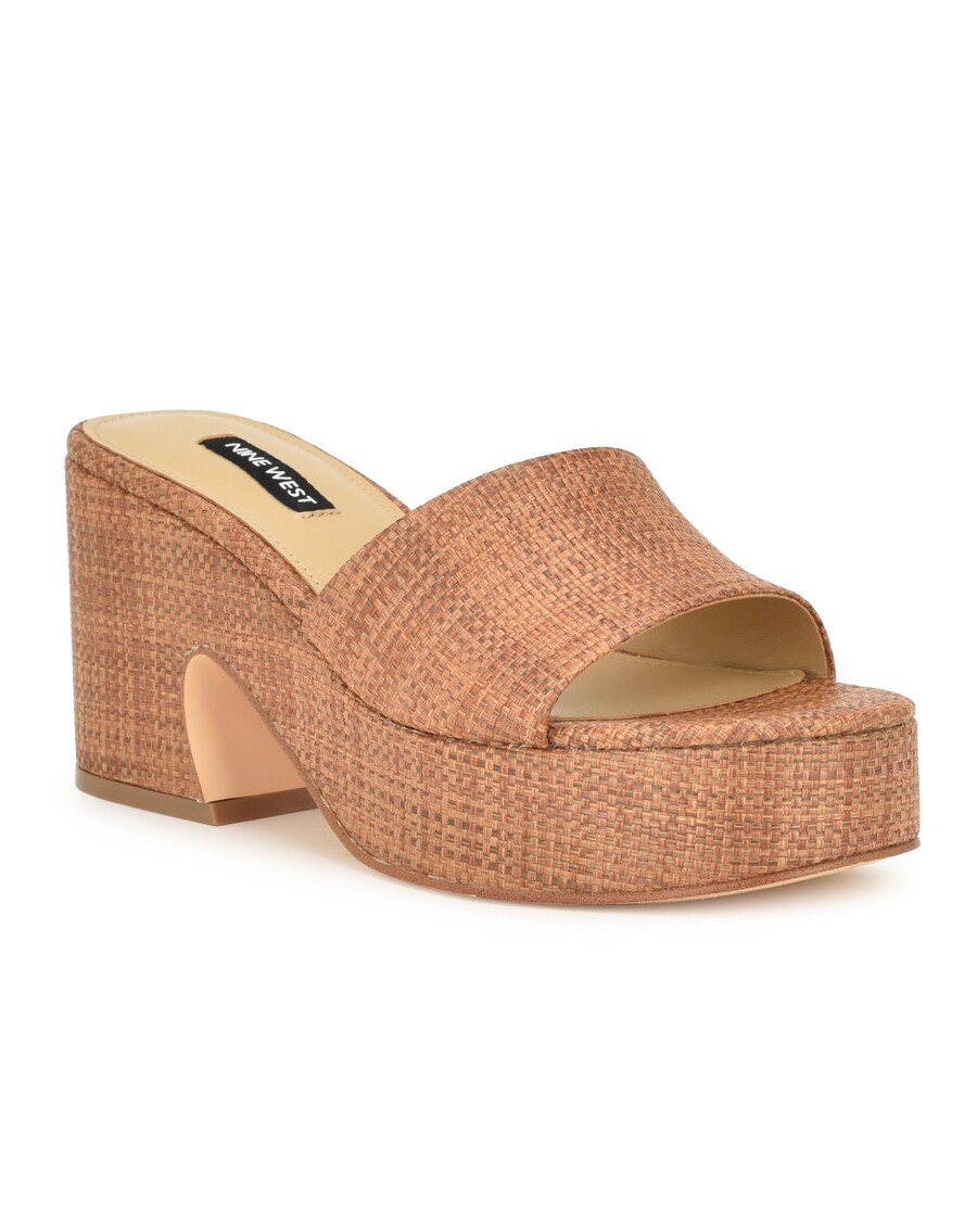 Deväť šmykľavých Sandálov Na Platforme West Boone