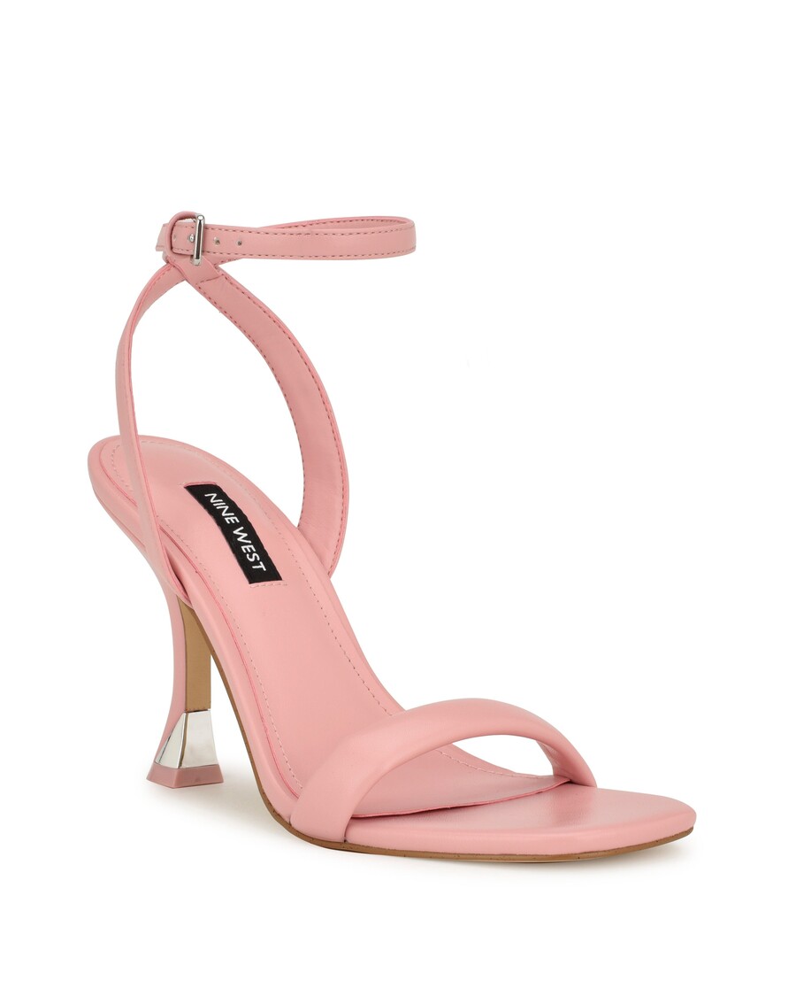 صندل بحزام من ناين ويست نيرا