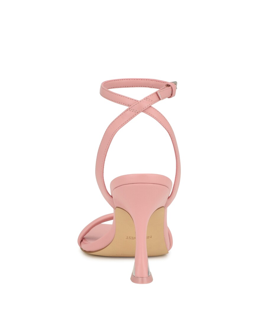 صندل بحزام من ناين ويست نيرا