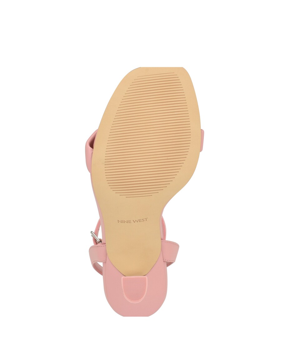 صندل بحزام من ناين ويست نيرا