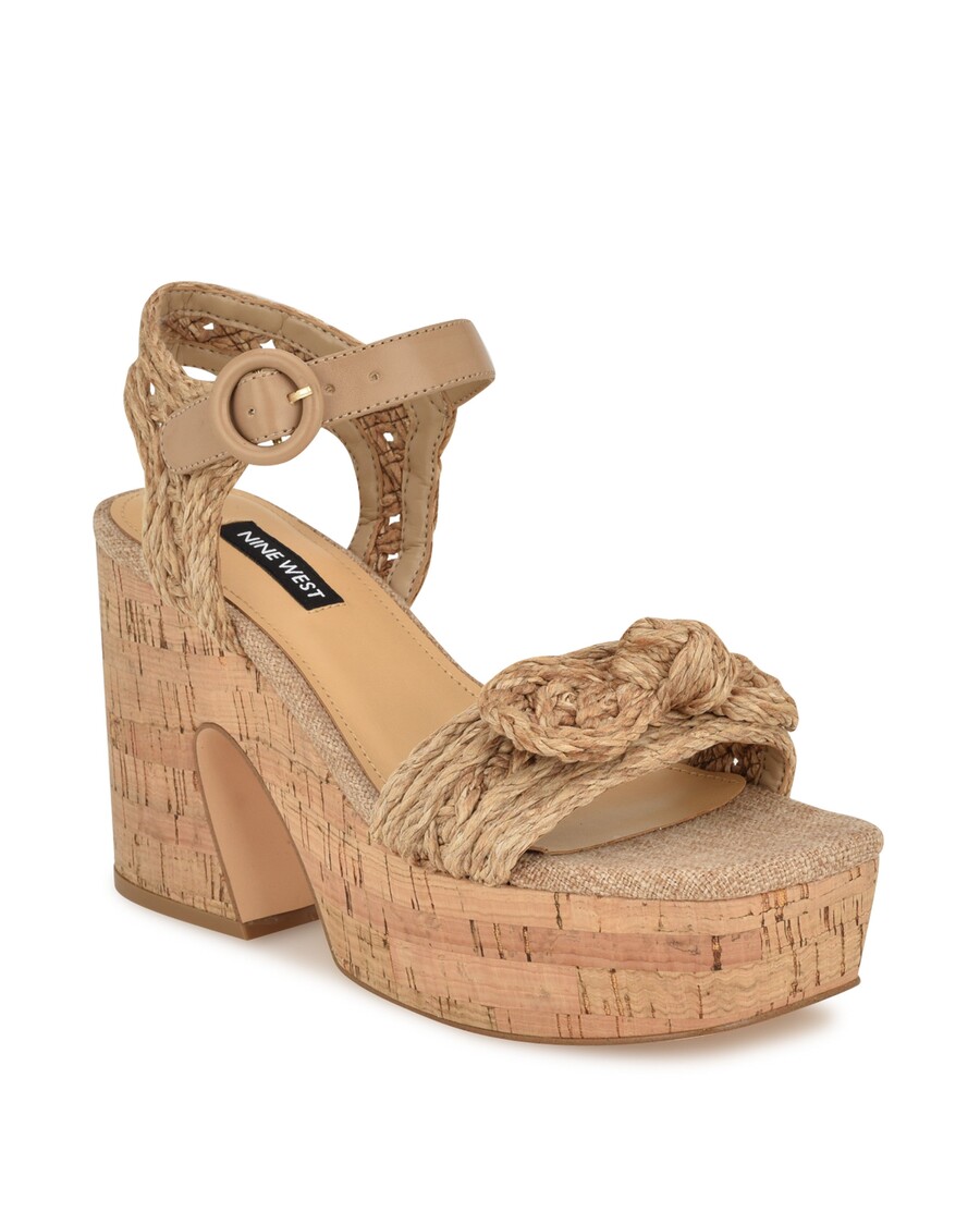 Девет сандала са платформом Вест Цомиеле