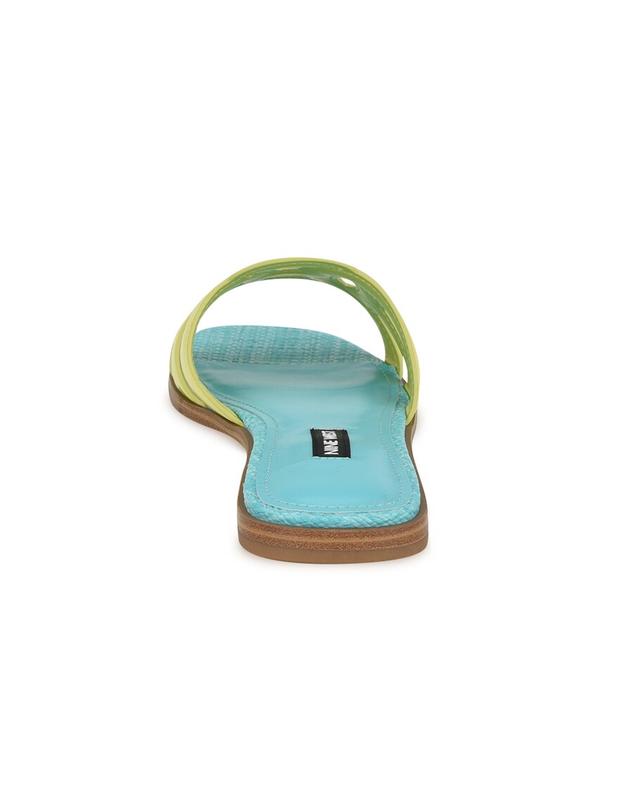 Deviņas Rietumu Geena Plakanas Slide Sandales