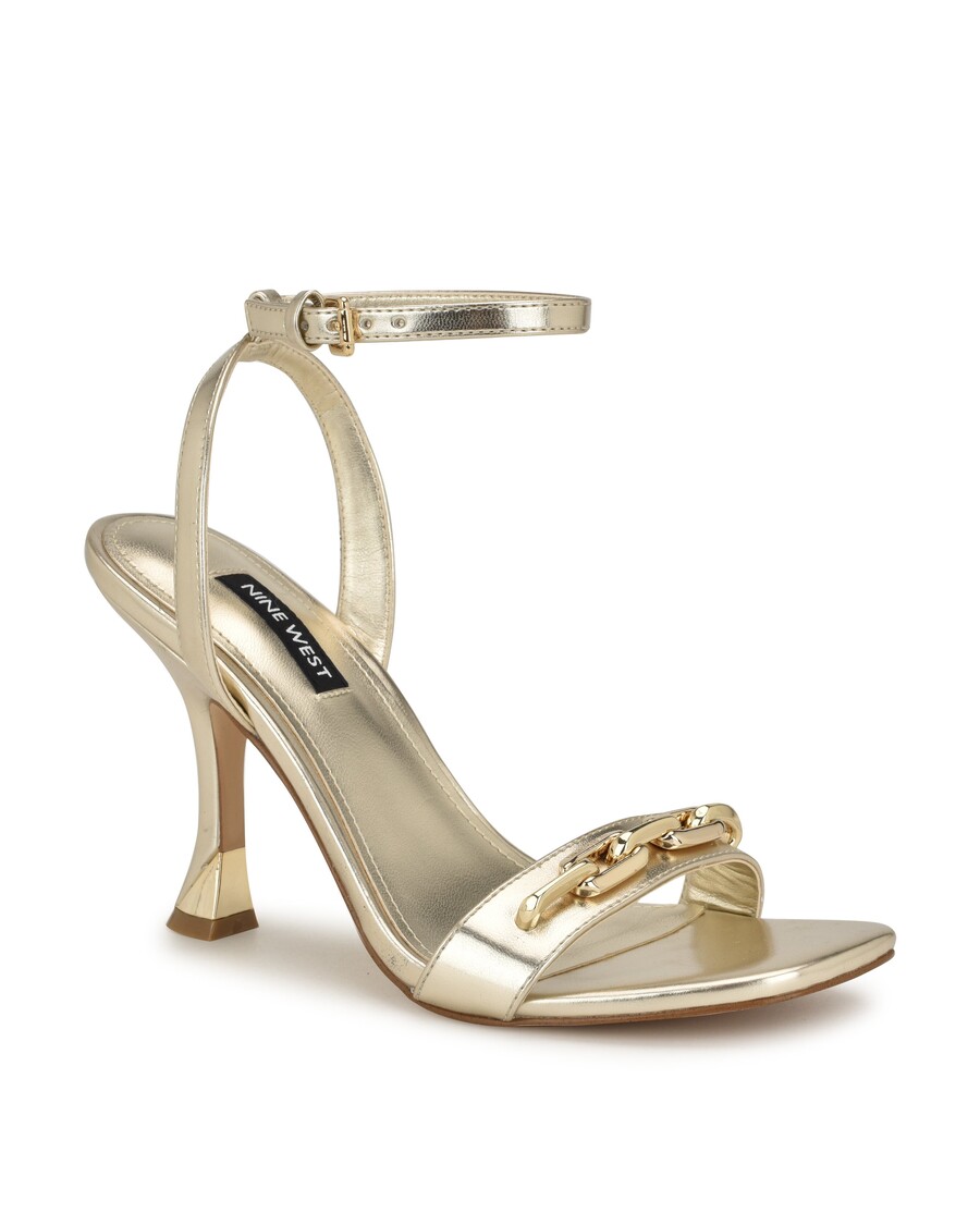 صندل بحزام من ناين ويست نيلا