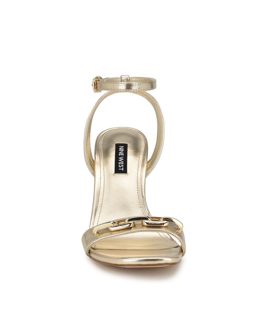 صندل بحزام من ناين ويست نيلا