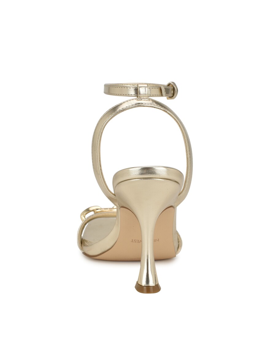 صندل بحزام من ناين ويست نيلا