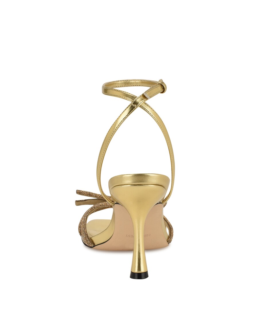 Yhdeksän West Ivid Strassikivisandaalit