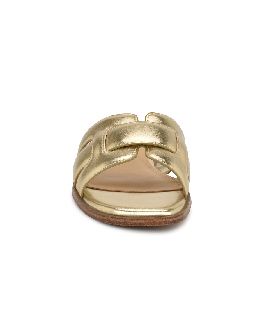 Нине вест германи равне сандале